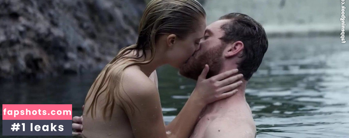 Maika Monroe gallery photo #130