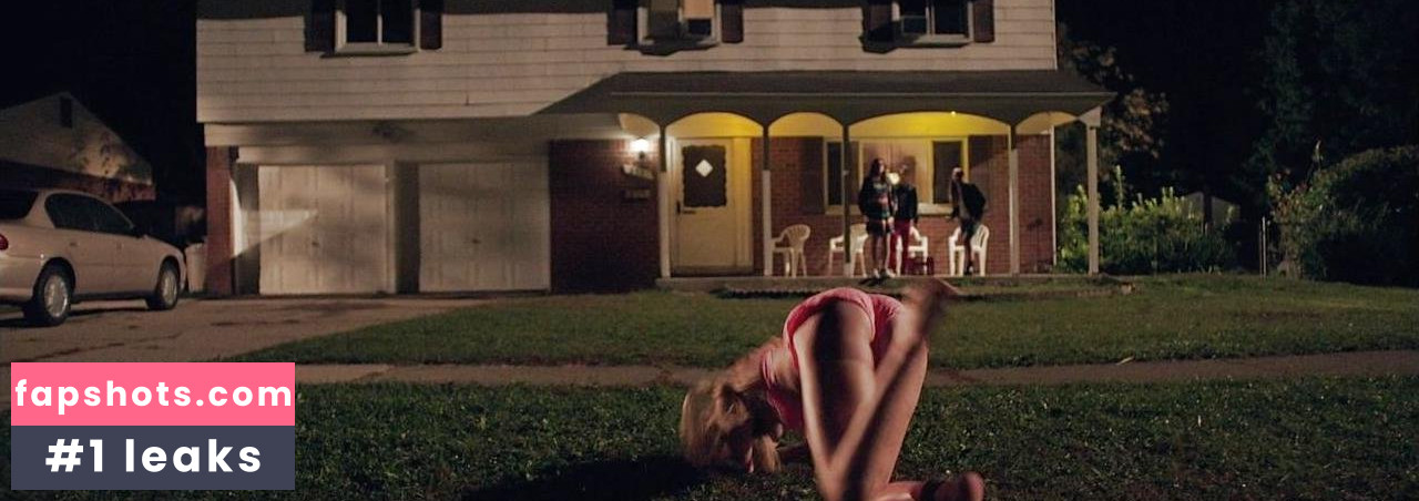 Maika Monroe gallery photo #154