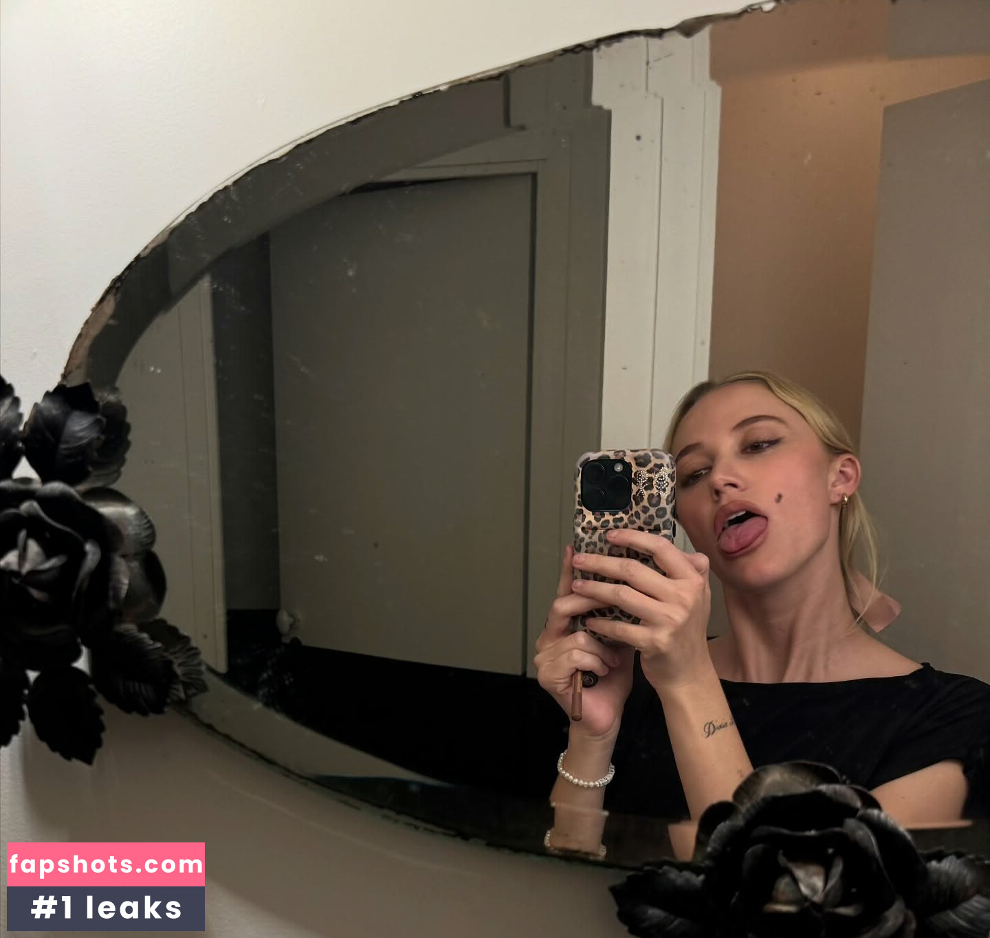 Maika Monroe gallery photo #18