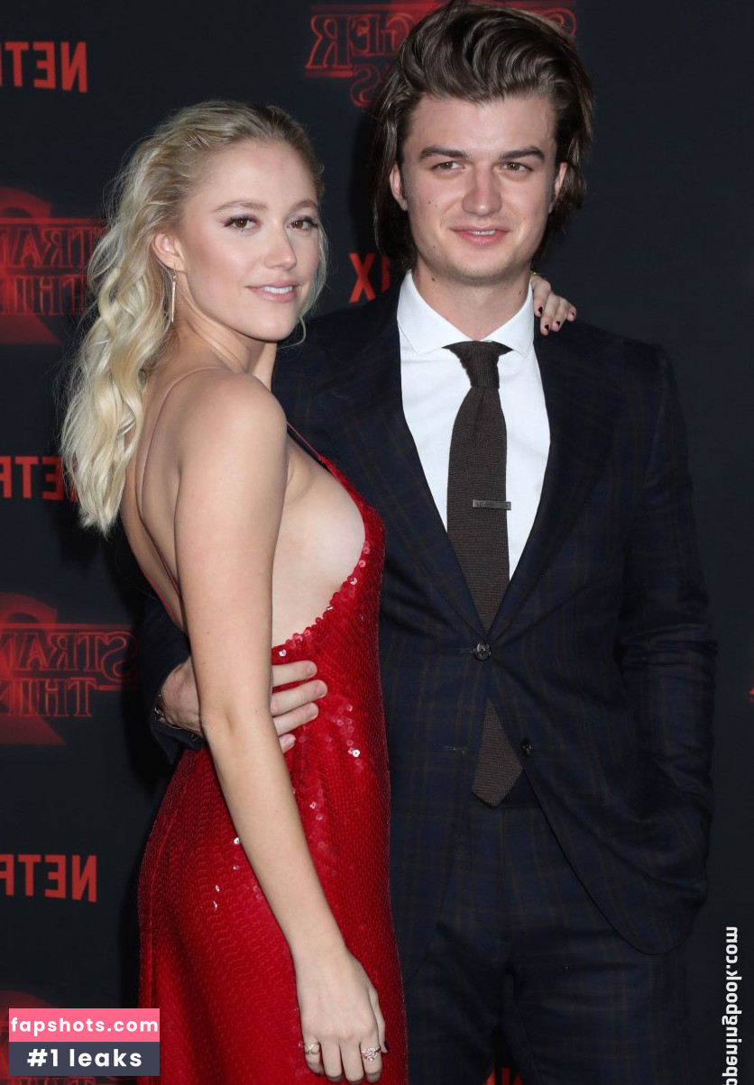 Maika Monroe gallery photo #171