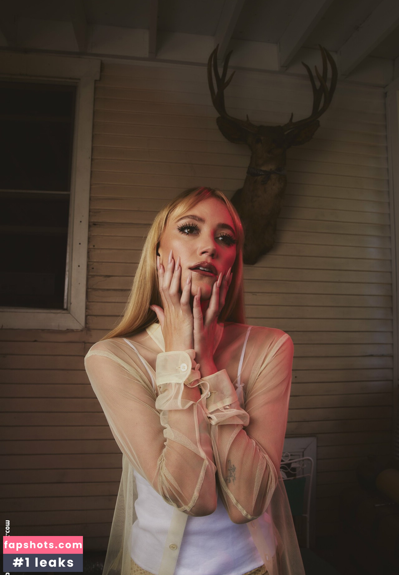 Maika Monroe gallery photo #40