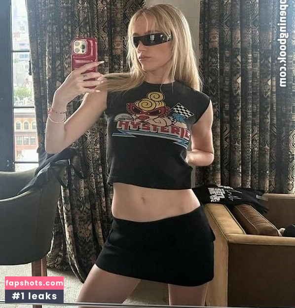 Maika Monroe gallery photo #43