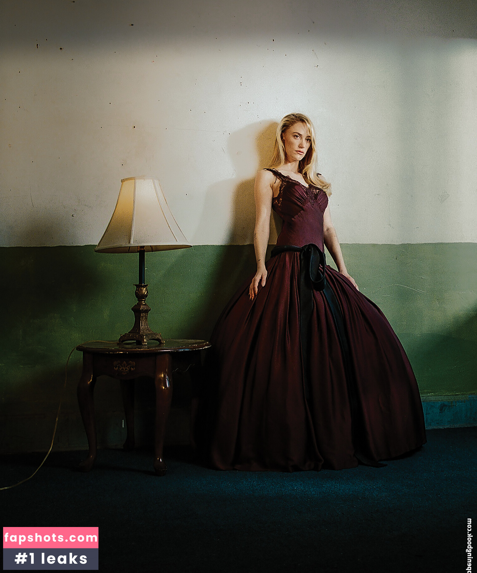 Maika Monroe gallery photo #6