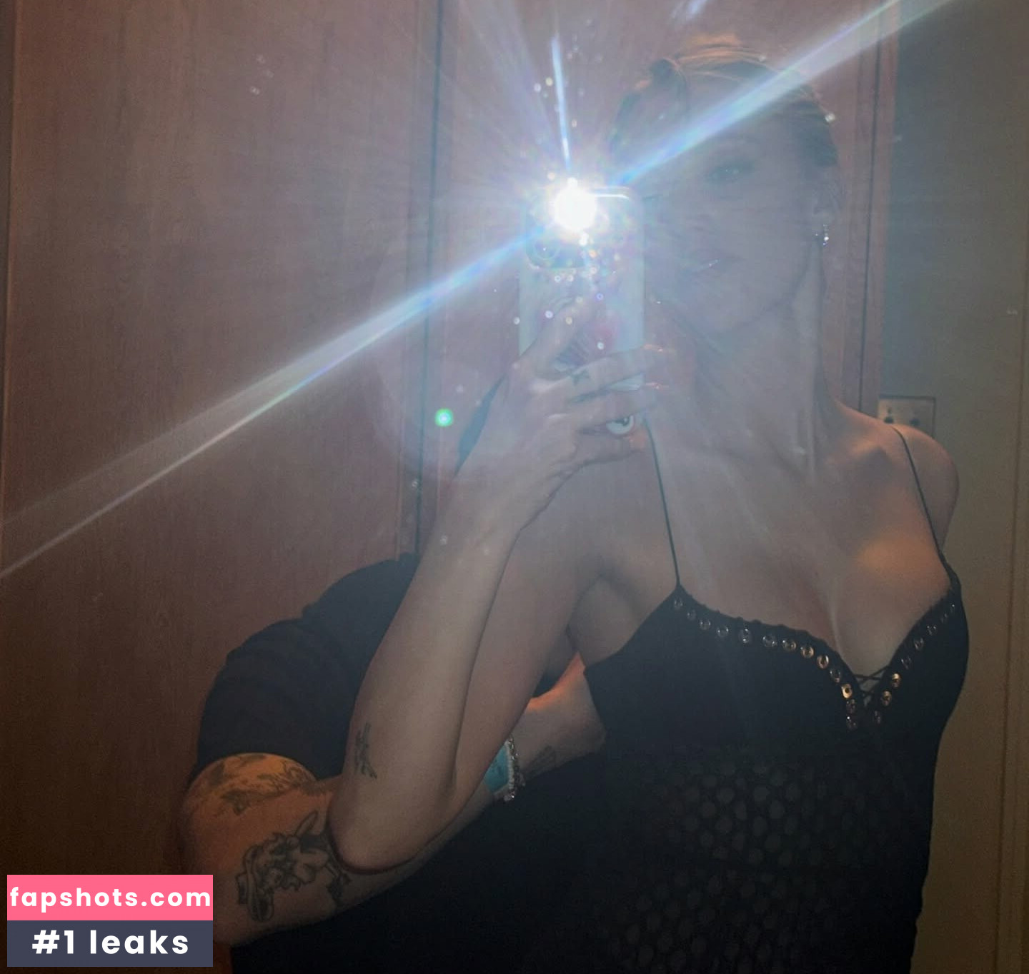 Maika Monroe gallery photo #8