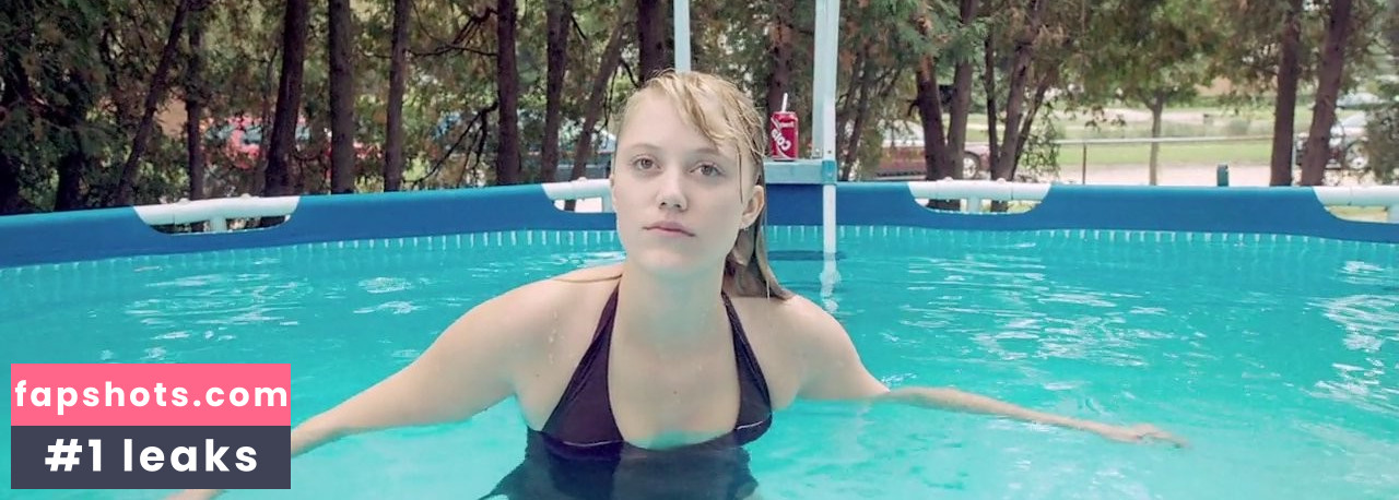 Maika Monroe gallery photo #78