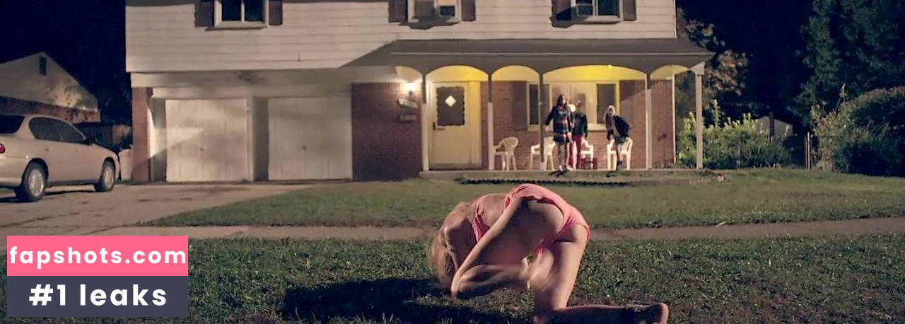 Maika Monroe gallery photo #81