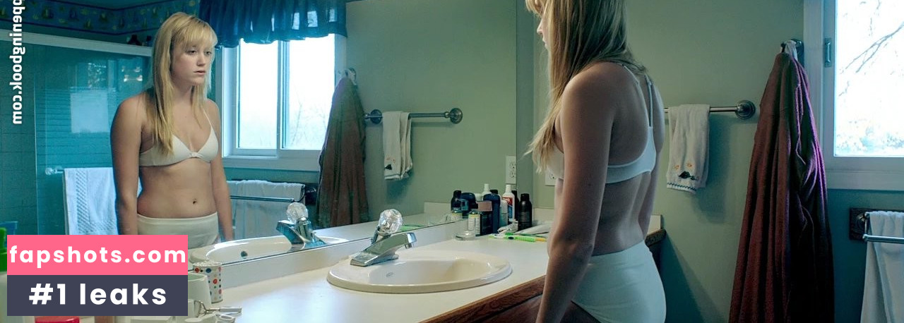 Maika Monroe gallery photo #85