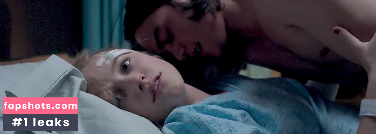 Maika Monroe gallery photo #90