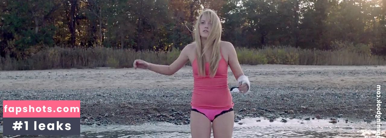 Maika Monroe gallery photo #91