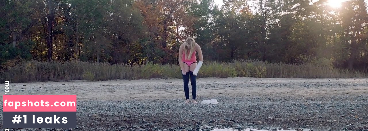 Maika Monroe gallery photo #92