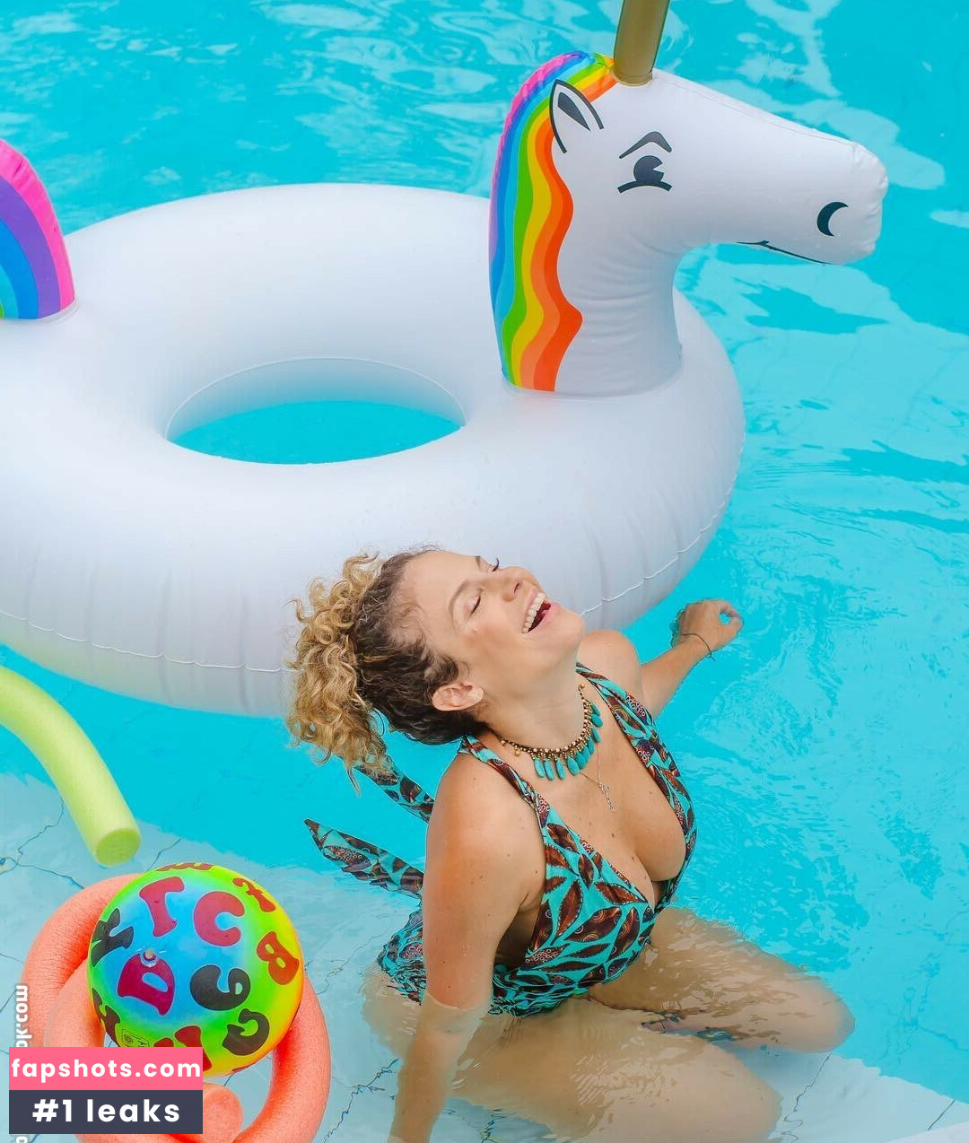 Maira Charken nude babe gallery