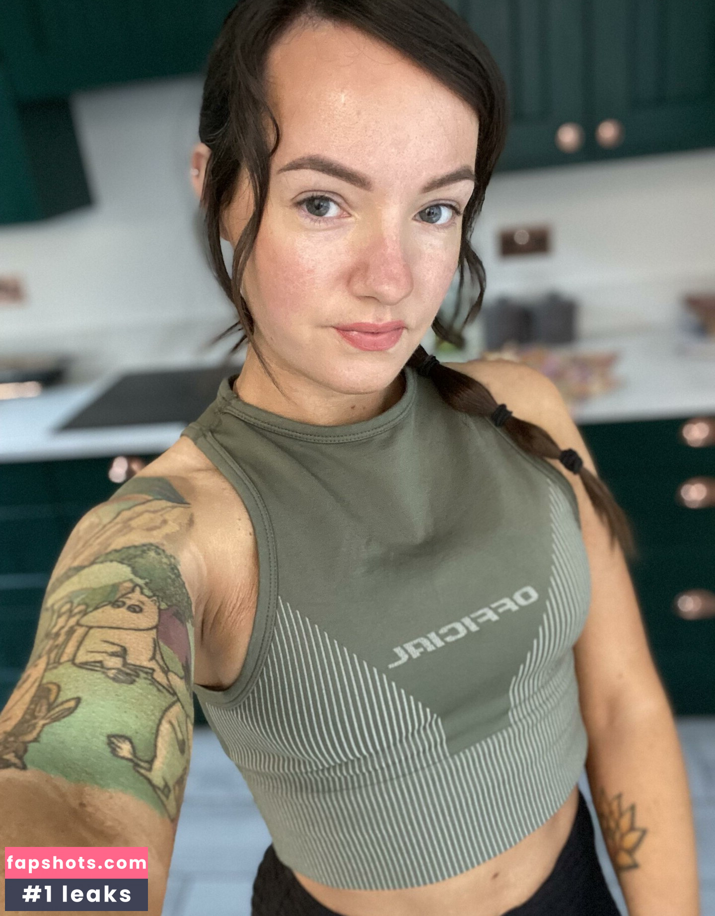 Maisey Brooks gallery photo #3