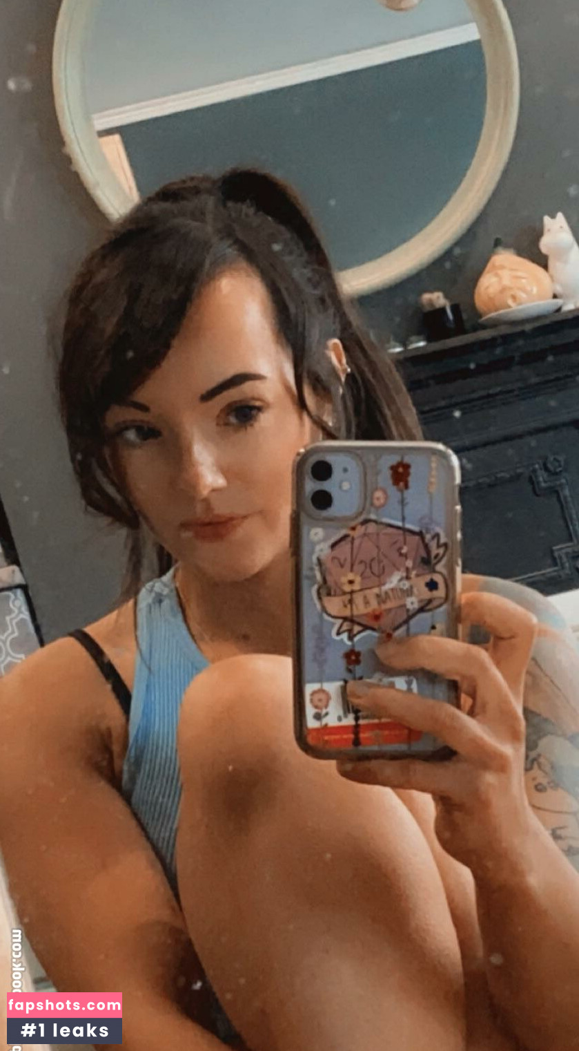 Maisey Brooks gallery photo #7