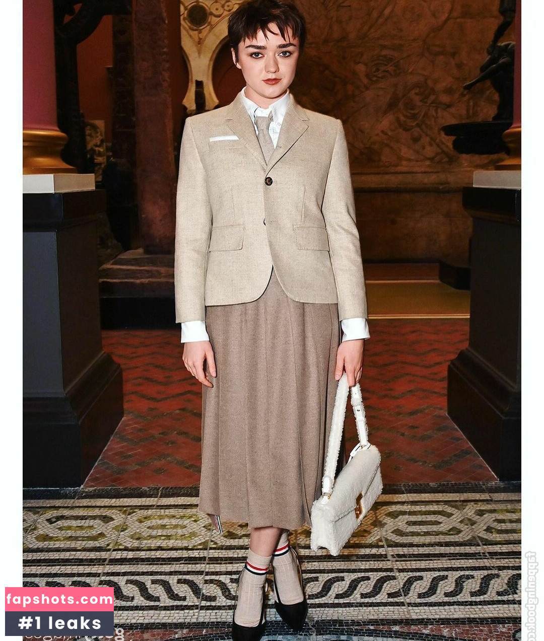 Maisie Williams Nude Leaks OnlyFans Photos #299 - LeakJerk