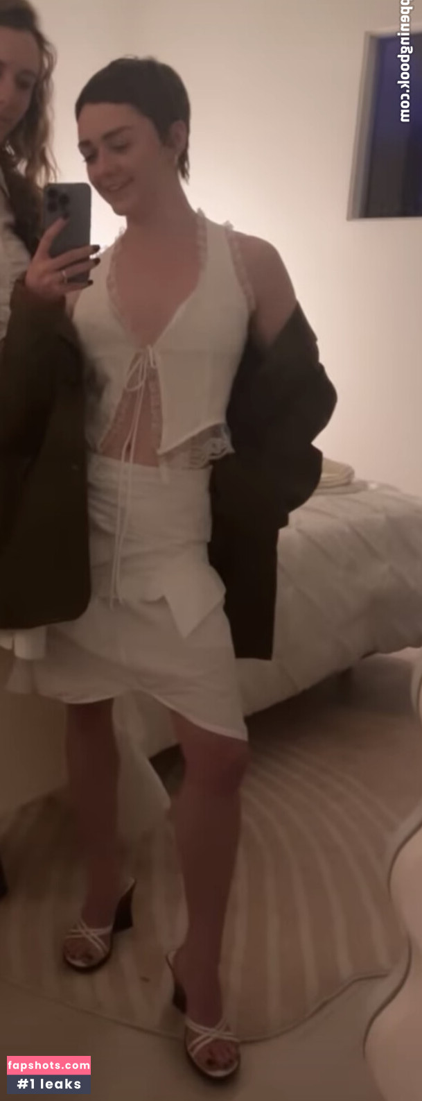 Maisie Williams Nude Leaks OnlyFans Photos #494 - LeakJerk