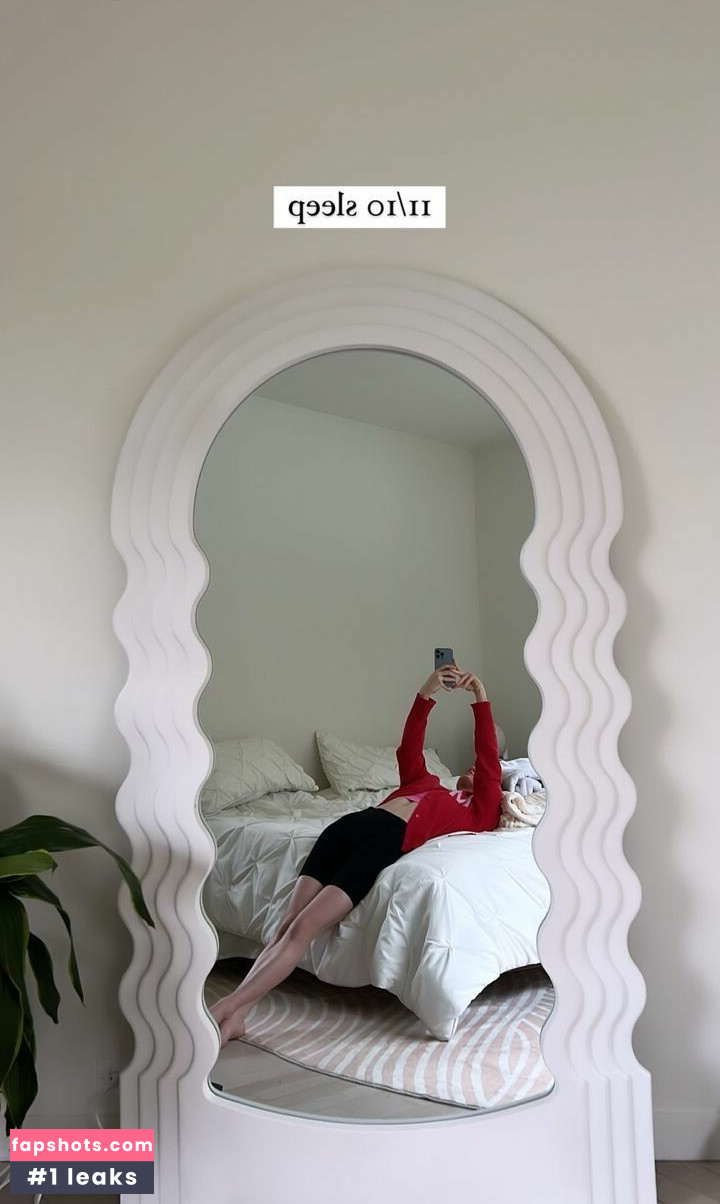 Maisie Williams Nude Leaks OnlyFans Photos #521 - LeakJerk