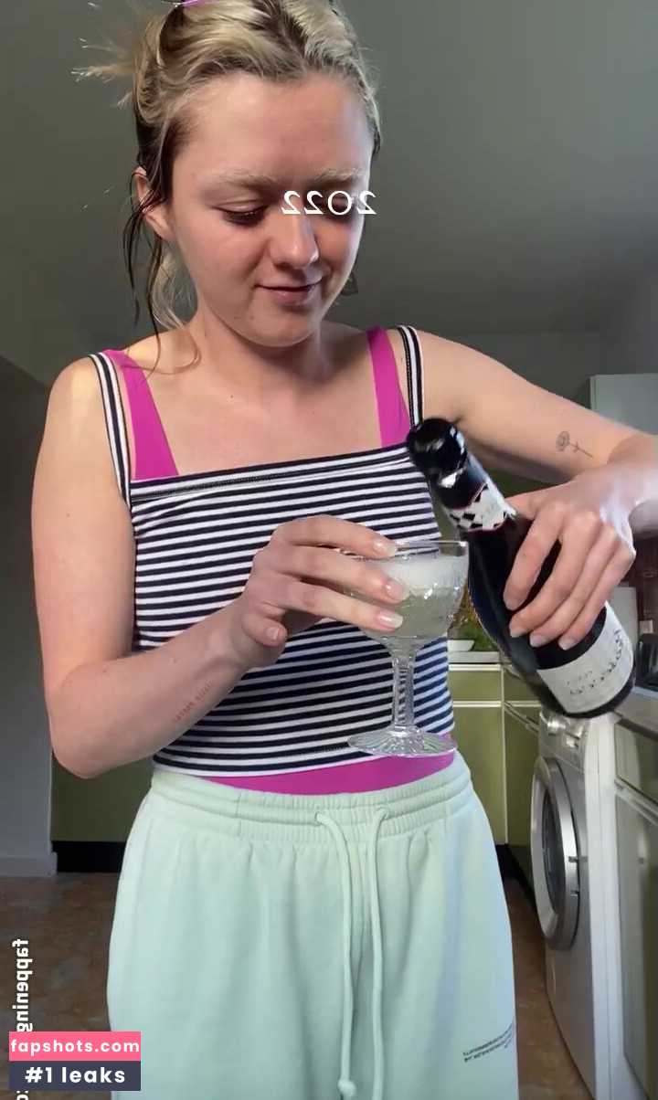 Maisie Williams Nude Leaks OnlyFans Photos #524 - LeakJerk
