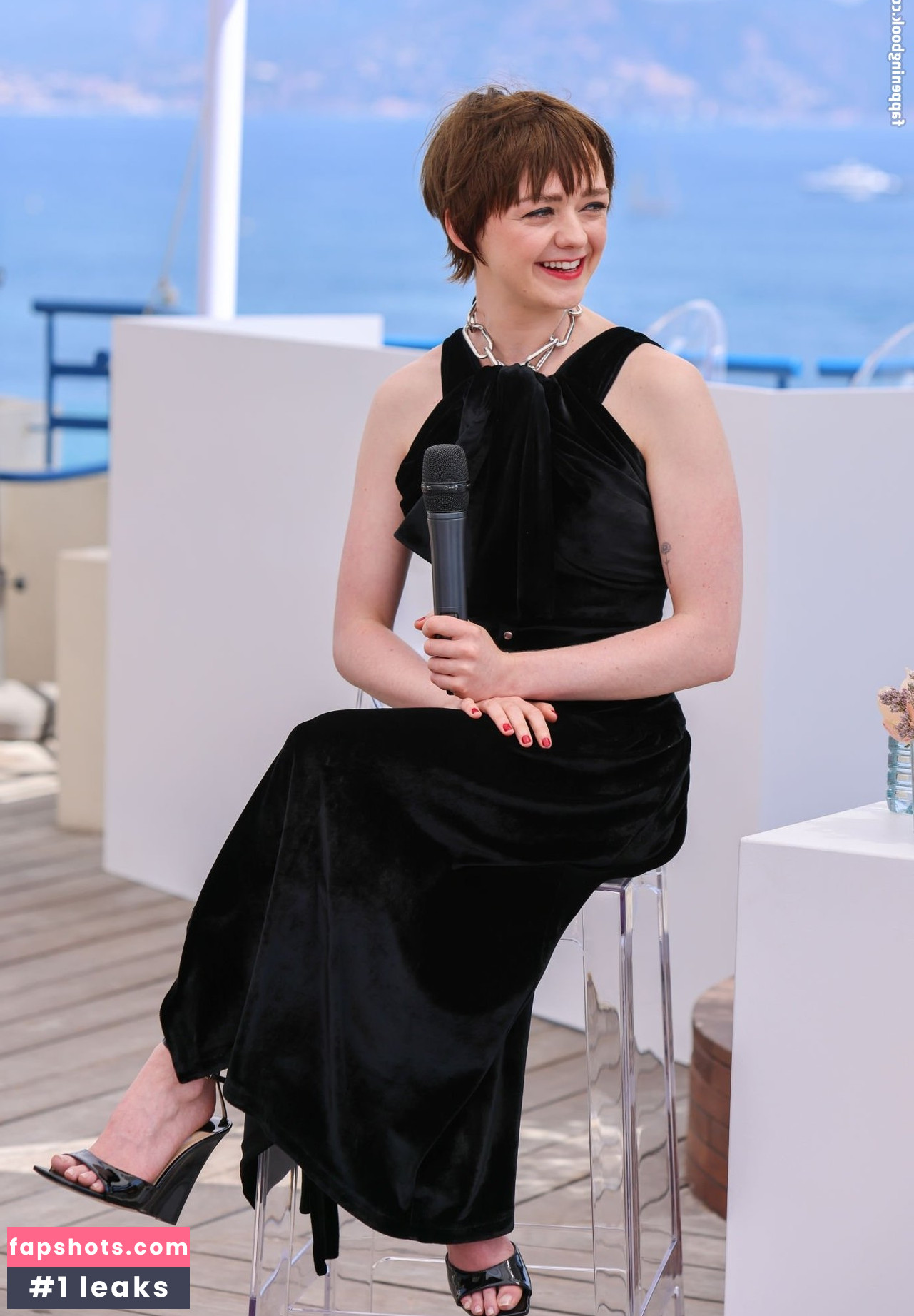 Maisie Williams Nude Leaks OnlyFans Photos #548 - LeakJerk