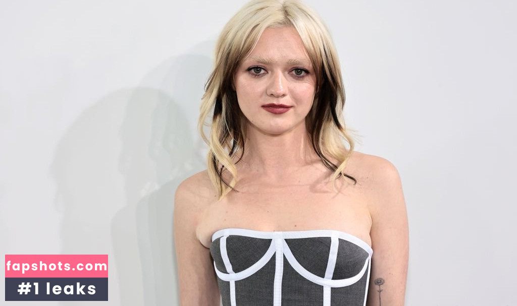 Maisie Williams Nude Leaks OnlyFans Photos #578 - LeakJerk