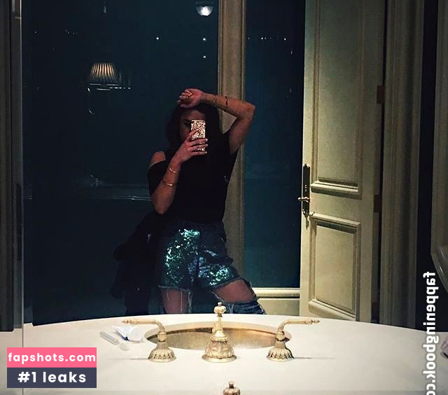 Maisie Williams Nude Leaks OnlyFans Photos #687 - LeakJerk