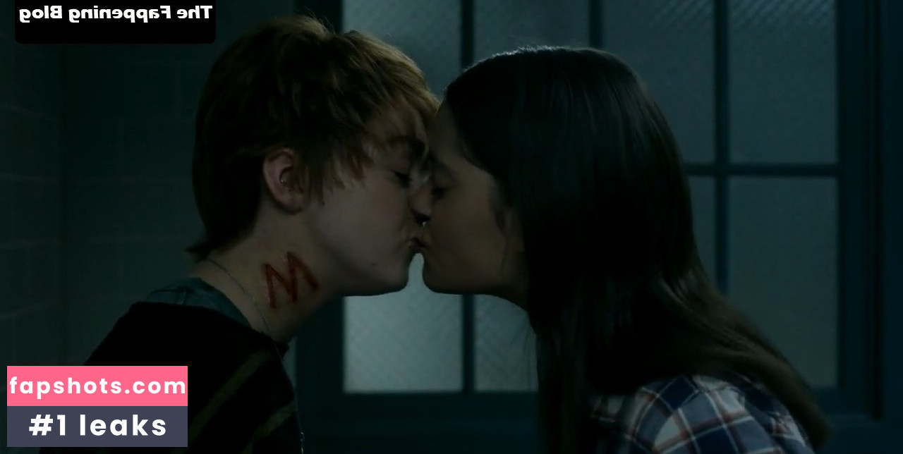 Maisie Williams Nude Leaks OnlyFans Photos #717 - LeakJerk