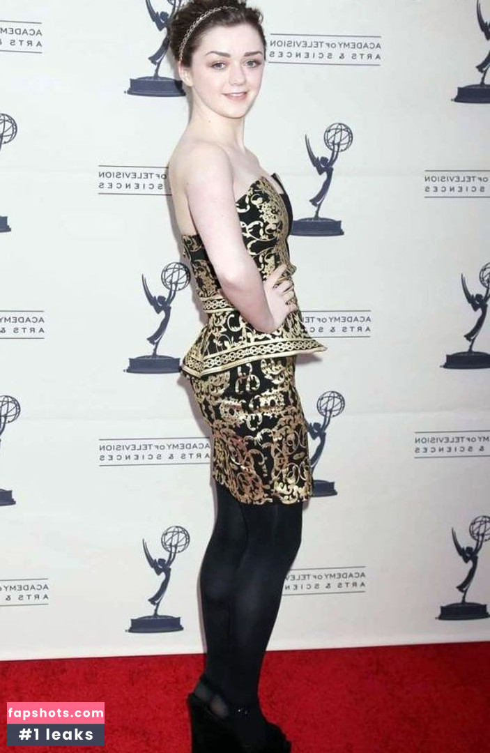 Maisie Williams Nude Leaks OnlyFans Photos #753 - LeakJerk