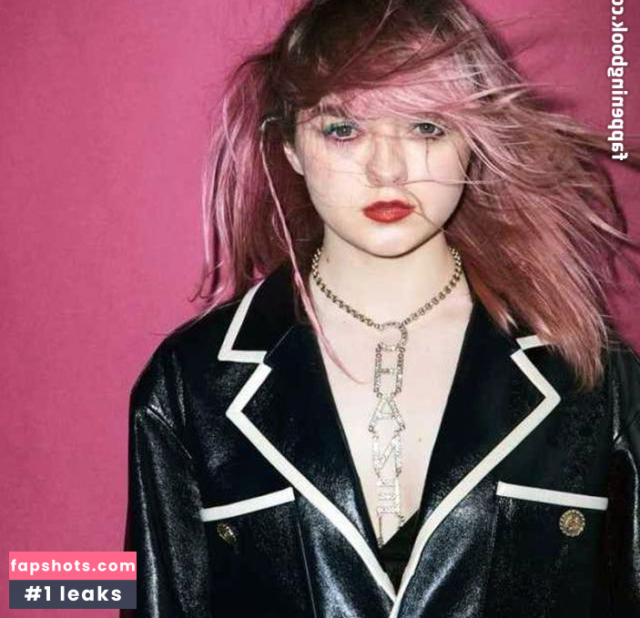 Maisie Williams Nude Leaks OnlyFans Photos #765 - LeakJerk