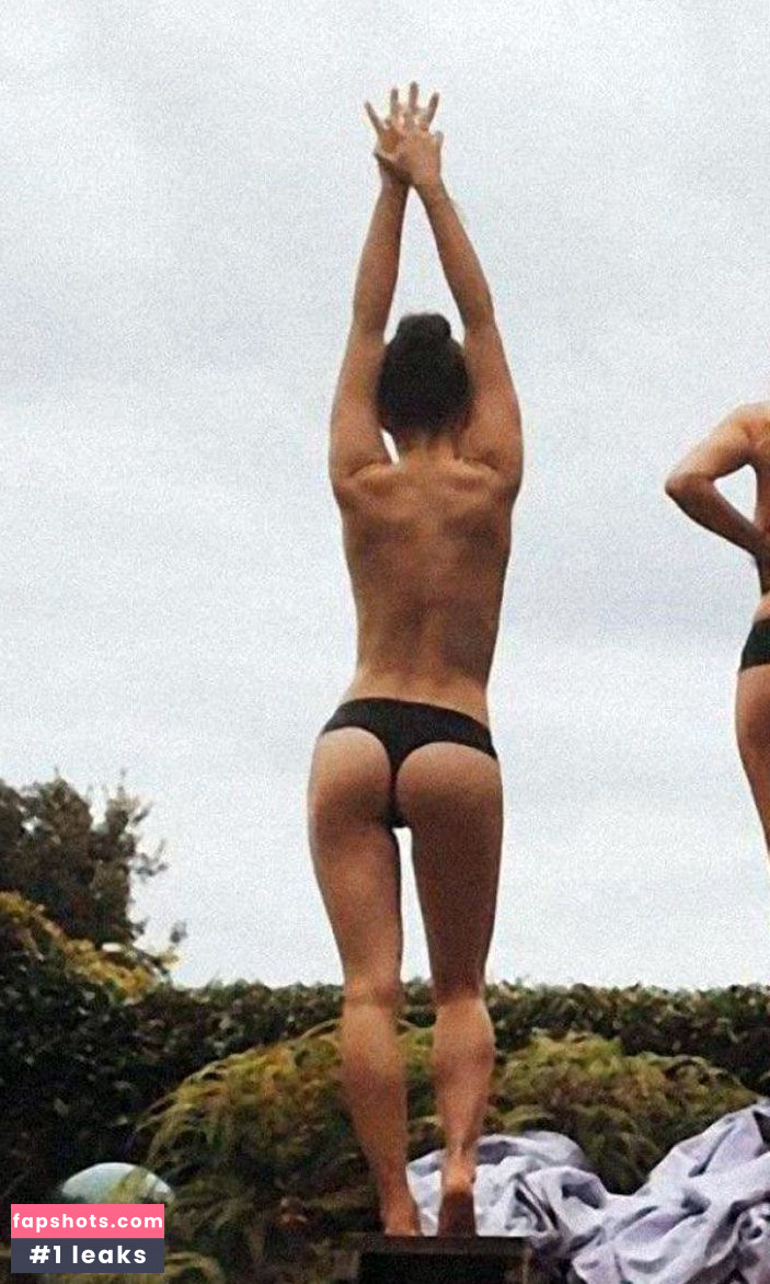 Maisie Williams Nude Leaks OnlyFans Photos #771 - LeakJerk