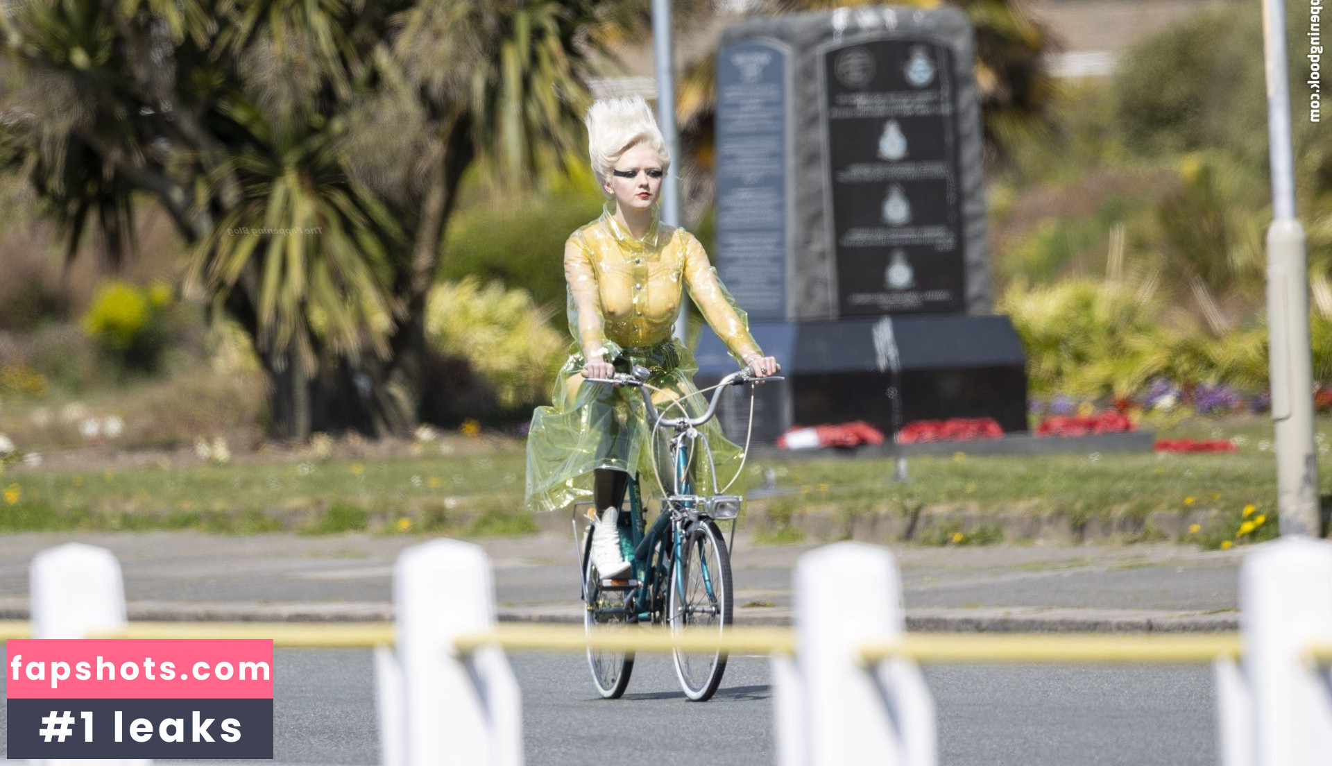 Maisie Williams Nude Leaks OnlyFans Photos #793 - LeakJerk