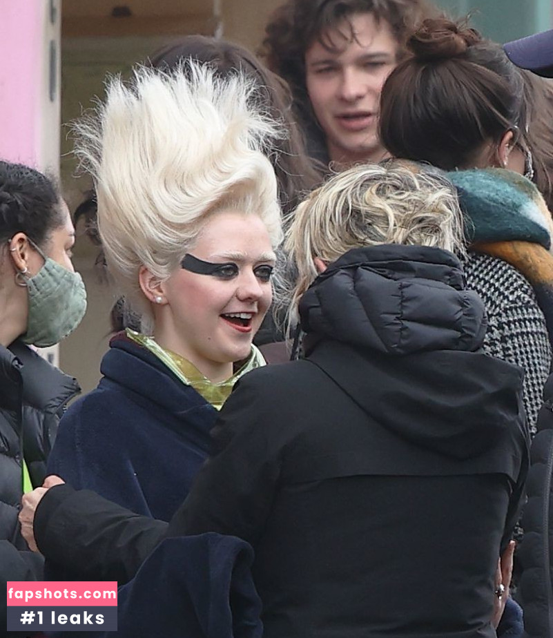 Maisie Williams Nude Leaks OnlyFans Photos #805 - LeakJerk