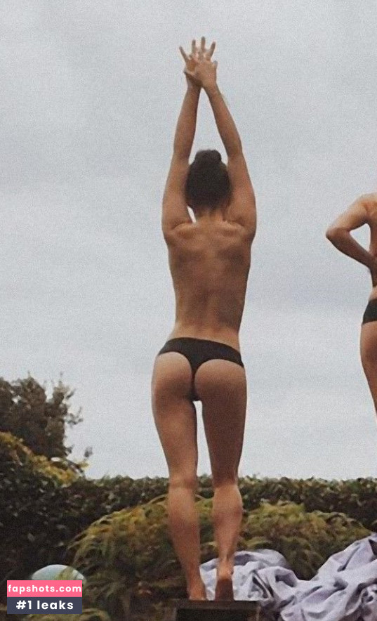 Maisie Williams Nude Leaks OnlyFans Photos #884 - LeakJerk