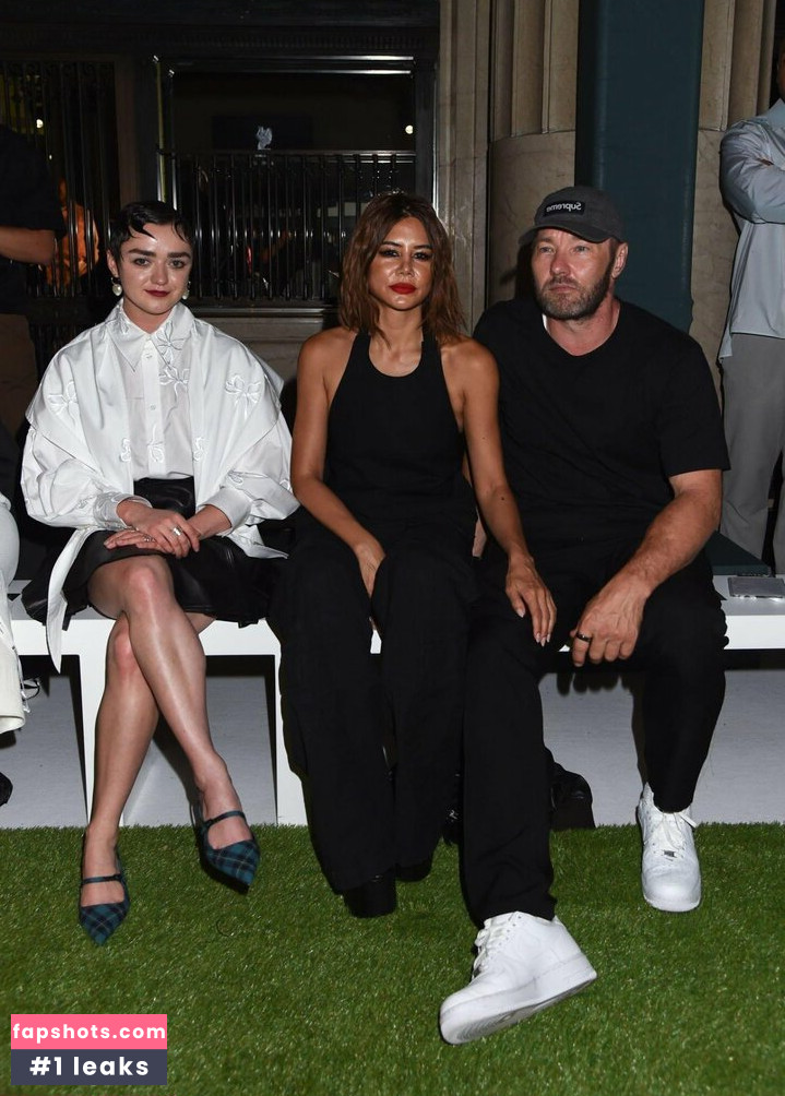 Maisie Williams gallery photo #1040