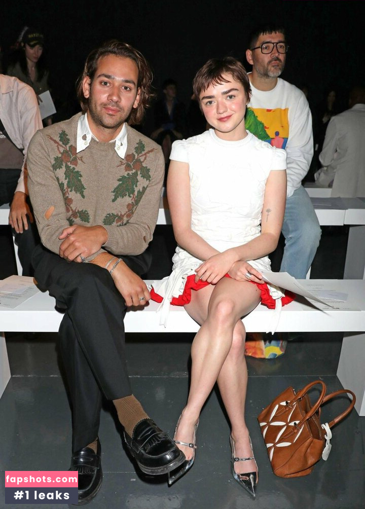 Maisie Williams gallery photo #1043