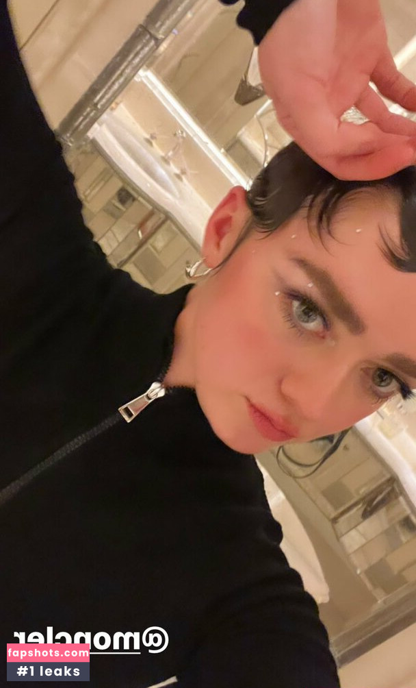 Maisie Williams gallery photo #1050