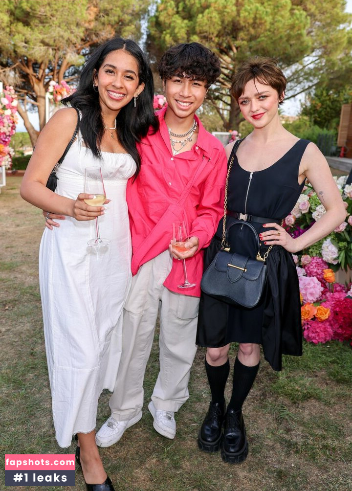 Maisie Williams gallery photo #1373