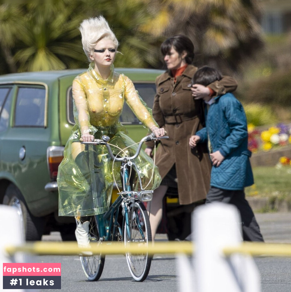 Maisie Williams gallery photo #350