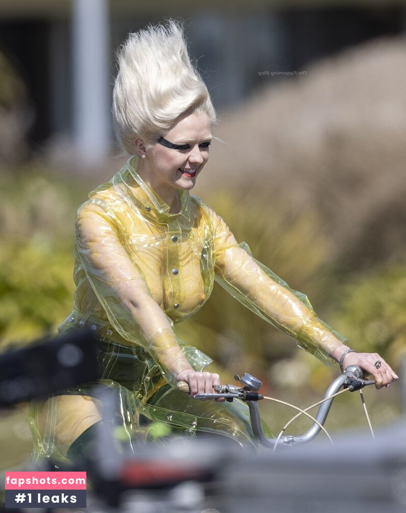 Maisie Williams gallery photo #353