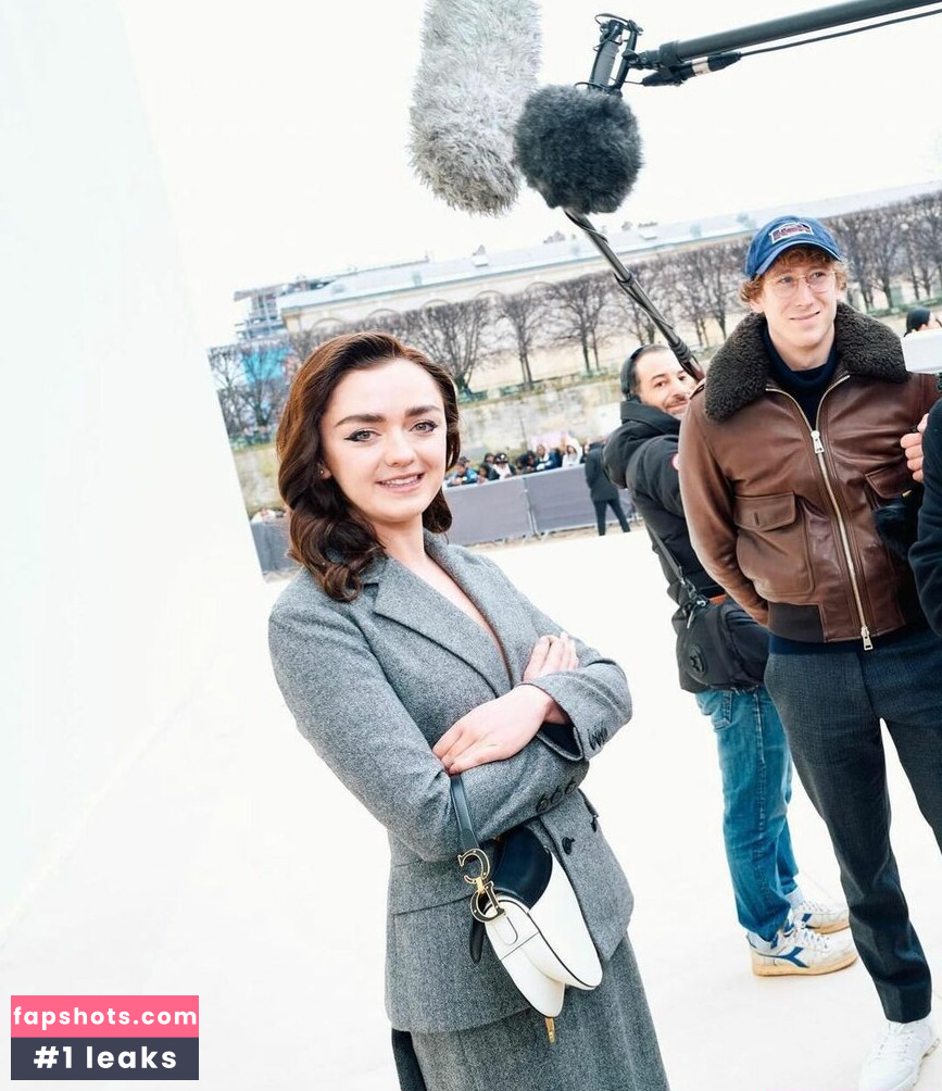 Maisie Williams gallery photo #637