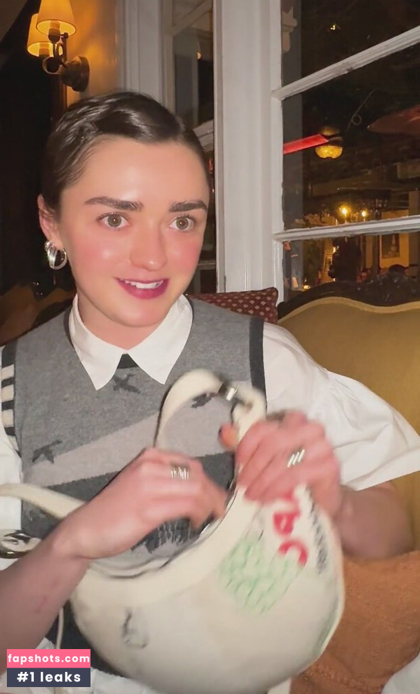 Maisie Williams gallery photo #717