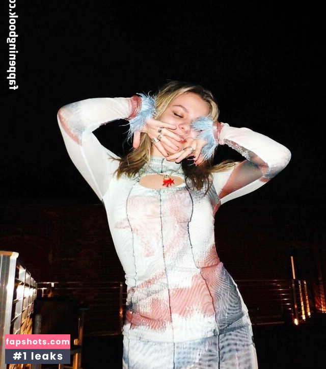 Maisy Stella gallery photo #11