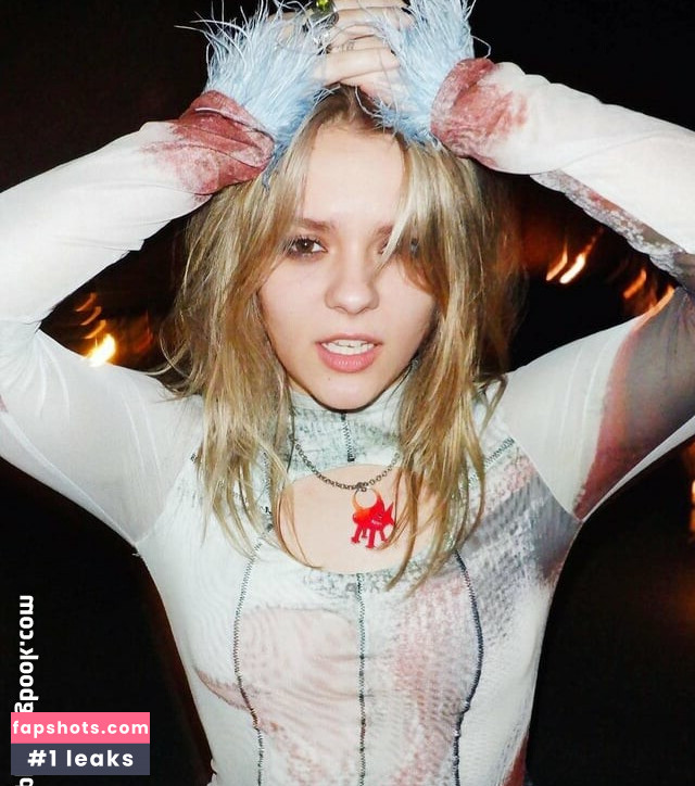 Maisy Stella gallery photo #12