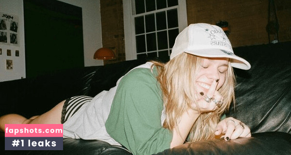 Maisy Stella gallery photo #13