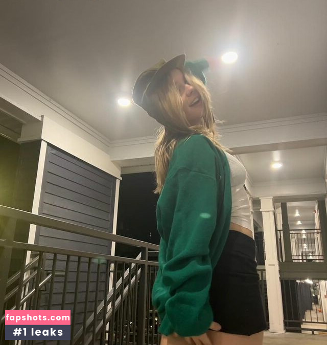 Maisy Stella gallery photo #4