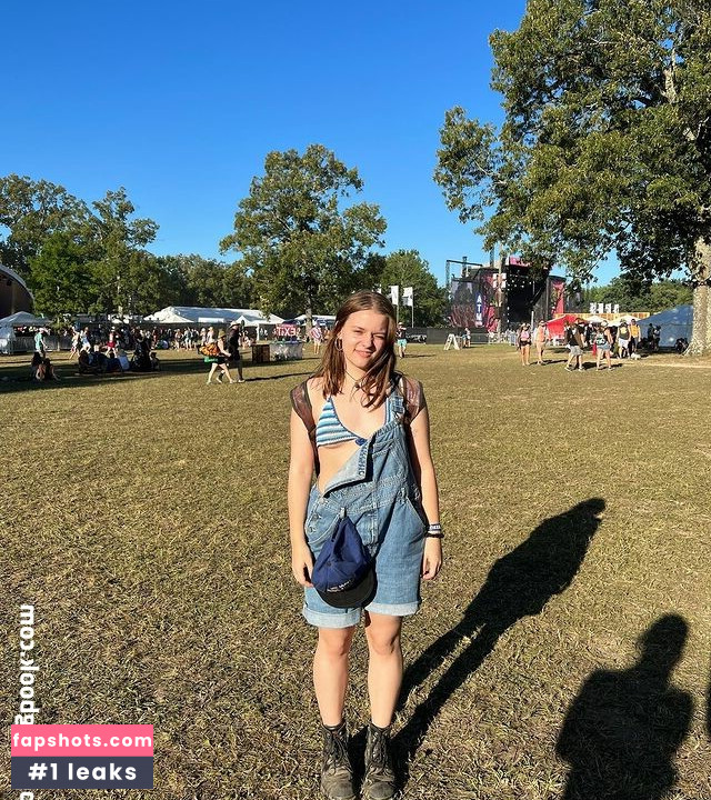 Maisy Stella gallery photo #6