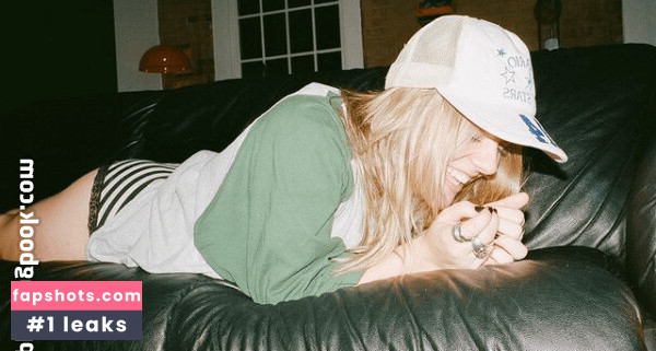 Maisy Stella gallery photo #8