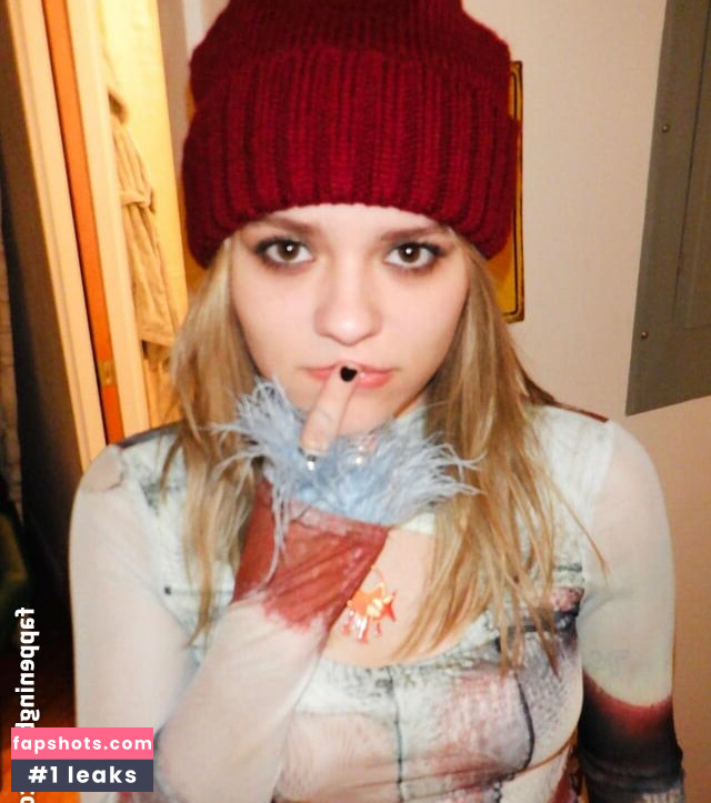 Maisy Stella gallery photo #9