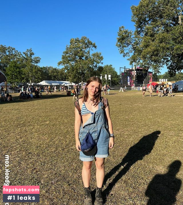 Maisy Stella gallery photo #10