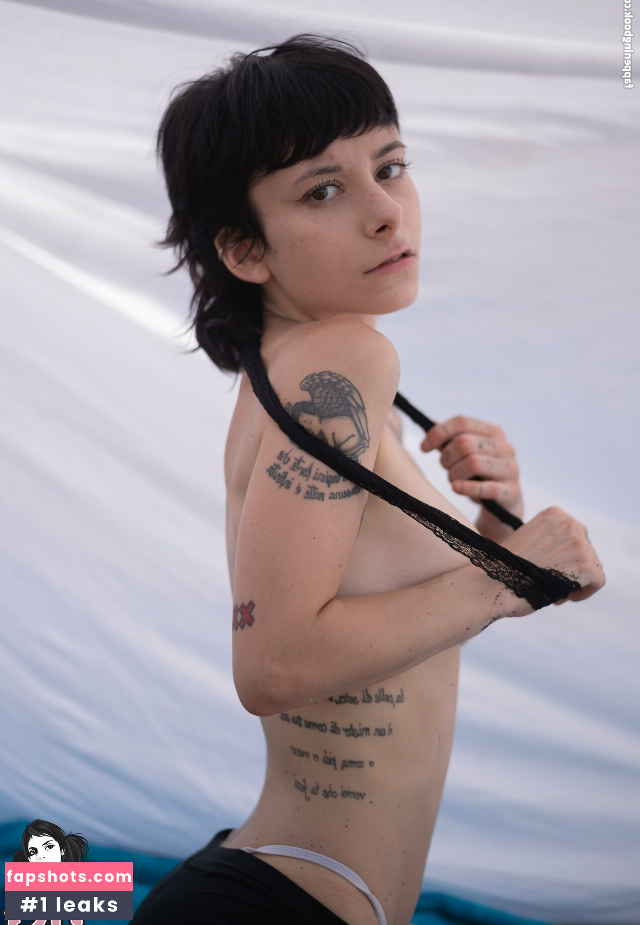 Makami gallery photo #15