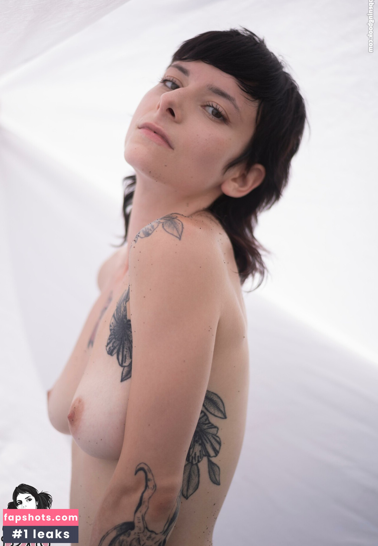 Makami gallery photo #25