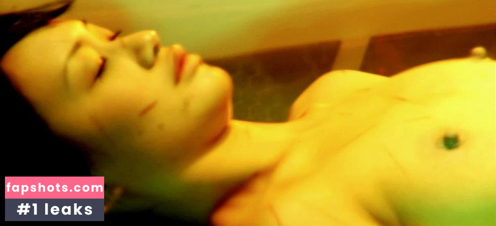 Maki Mizui gallery photo #2